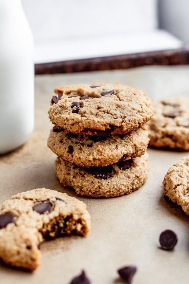 chocolate chip almond flour cookies